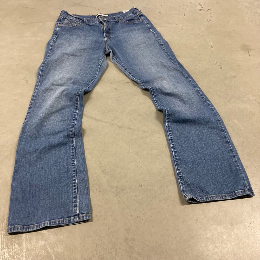 Y2K Levi’s low rise bootcut jeans 31x34